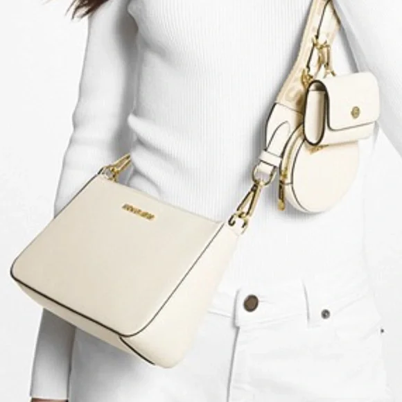 MICHAEL KORS
Jet Set Saffiano Leather Crossbody Bag with Case Apple Airpods Pro® - Picture 5 of 16